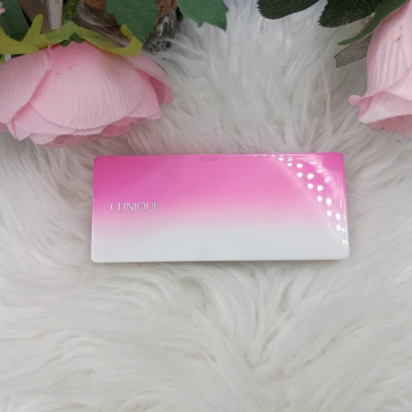 CLINIQUE LIMITED EDITION ALL ABOUT SHADOW PALETTE. - Picture 3 of 4